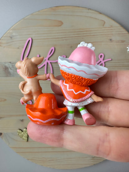 1984 Kenner Strawberry Shortcake Cafe Ole Dancing Around a Hat with Burrito Mini PVC Figure *Berry Vault*