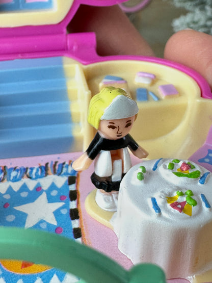 1990 Bluebird Toys Polly Pocket Mr. Fry's Complete