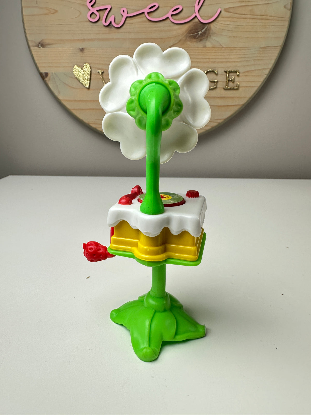 1985 Kenner Strawberry Shortcake Berry Happy Home Fancy Fun Foom Phonograph Record Player