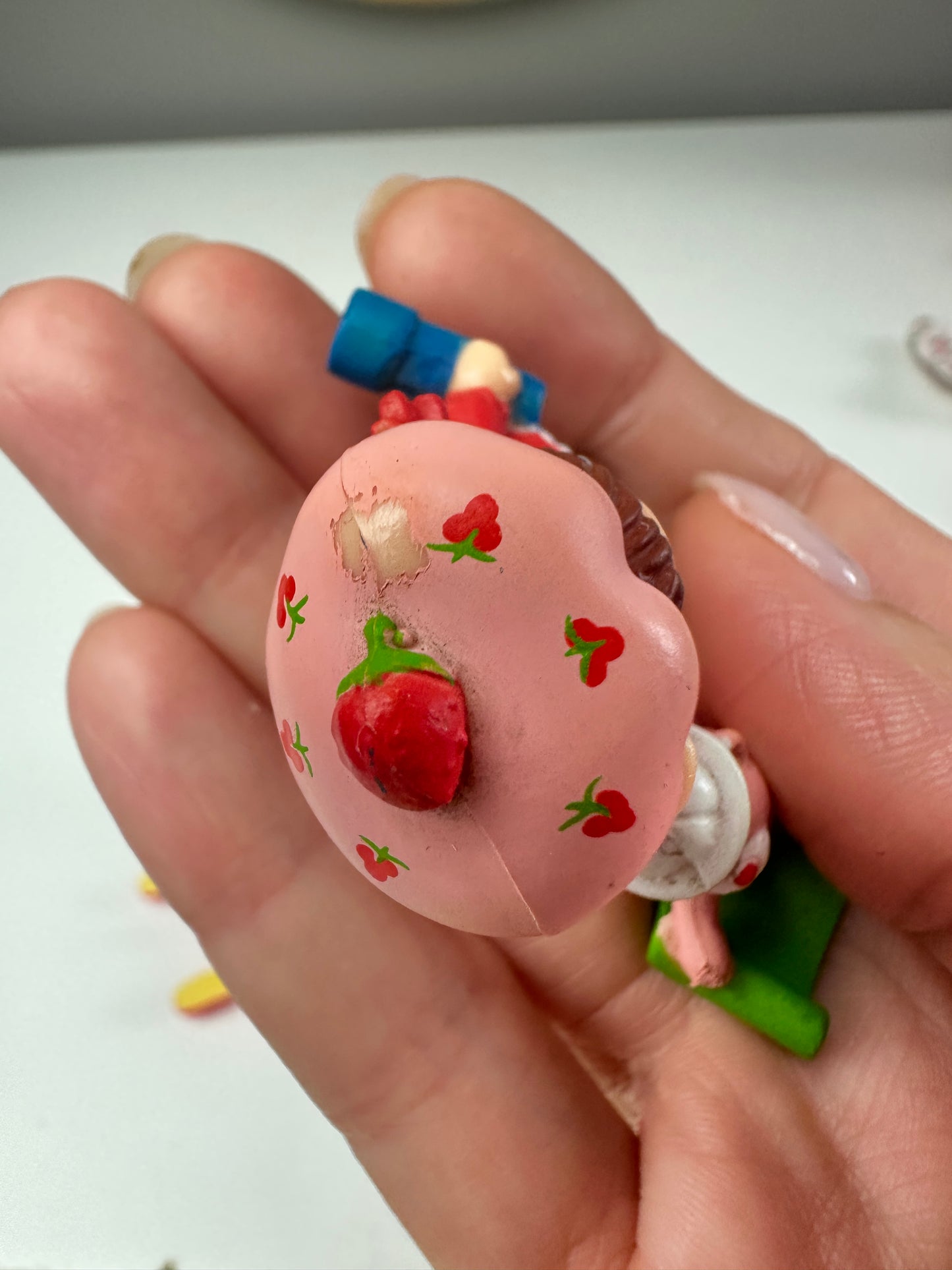 1983 Kenner Strawberry Shortcake with Custard on a Sailboat Deluxe Miniature Set
