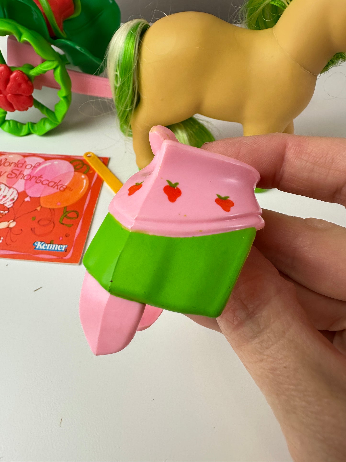 1984 Kenner Strawberry Shortcake Maple Stirrup & The Oatsmobile Playset *Berry Vault*