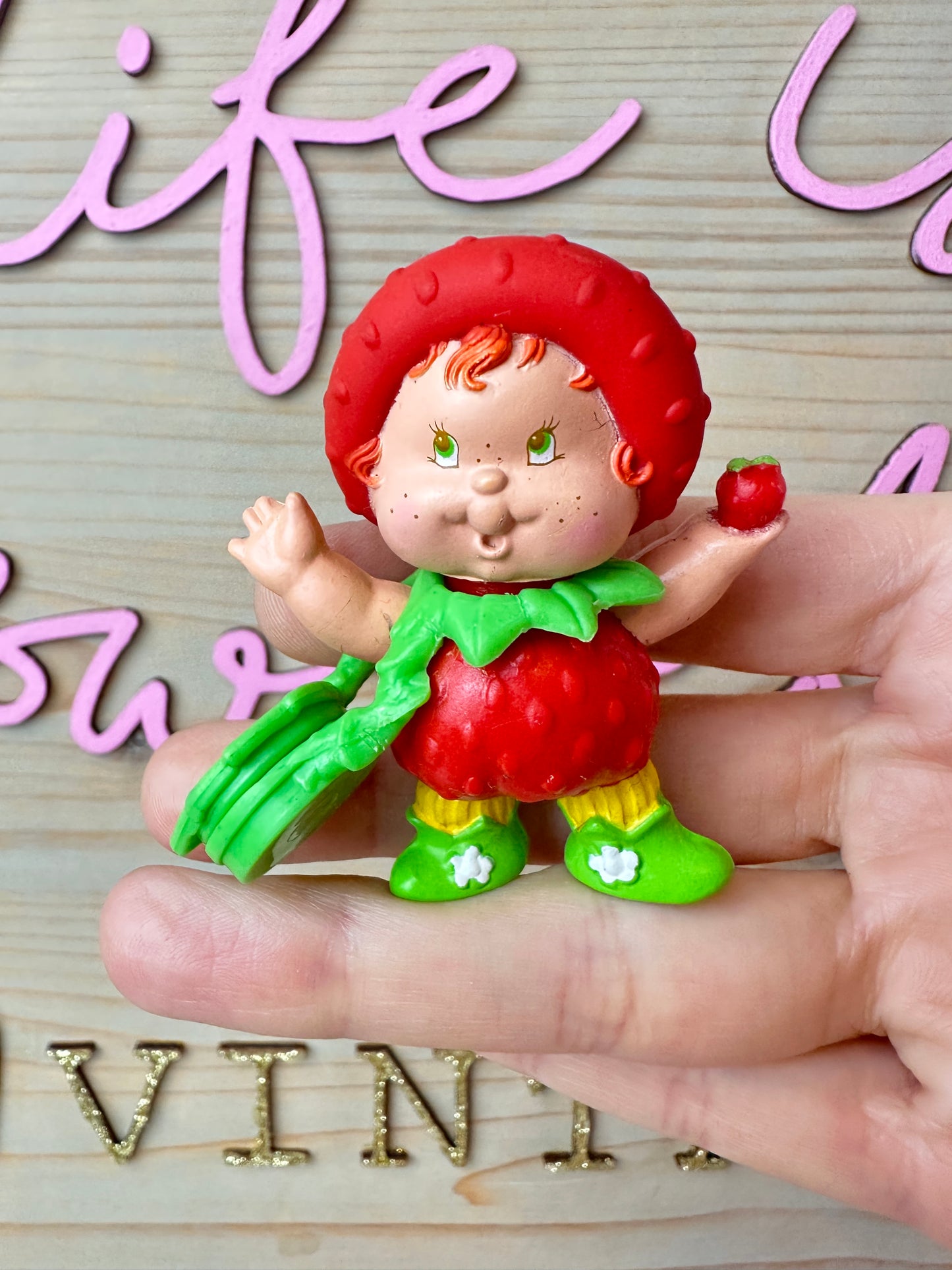 1985 Kenner Strawberry Shortcake Strawberrykin Critter w/ Full Pouch *Original*