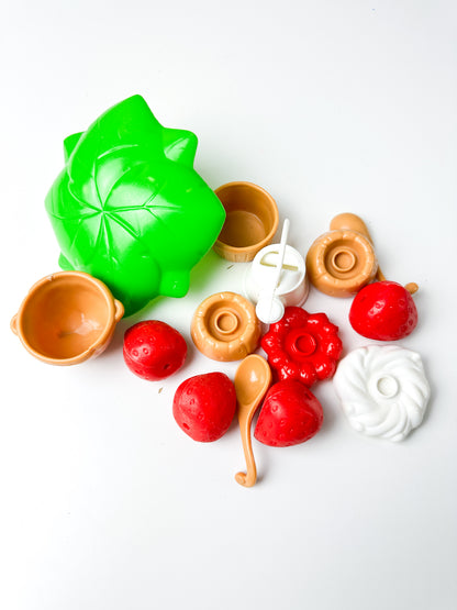 1980 Kenner Strawberry Shortcake Berry Bake Shoppe Accessories Lot