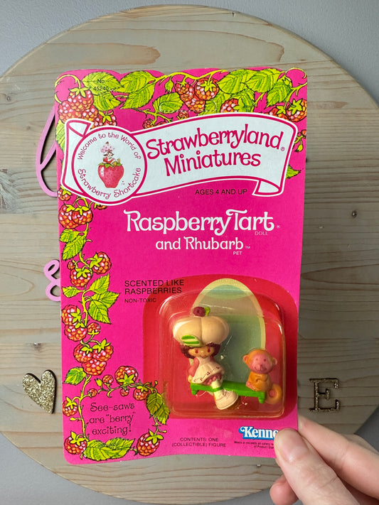 1983 Kenner Strawberry Shortcake Raspberry Tart with Rhubarb Miniature Figure MOC