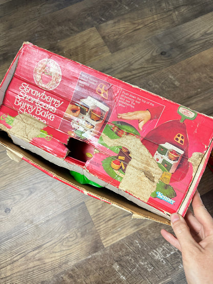 1980 Kenner Strawberry Shortcake Bake Shoppe with Box