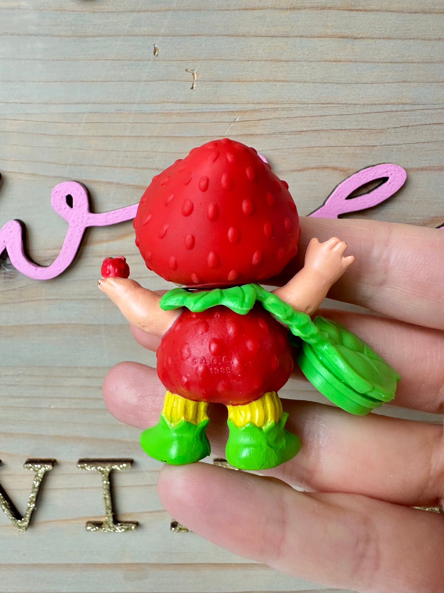 1985 Kenner Strawberry Shortcake Berrykin Critter [Full Pouch, Faint Scent]