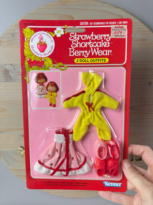 1982 Kenner Strawberry Shortcake Berry Wear MOC Berry Pretty & Berry Quick
