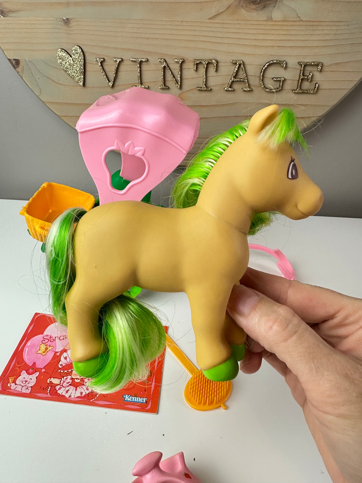 1984 Kenner Strawberry Shortcake Maple Stirrup & The Oatsmobile Playset *Berry Vault*