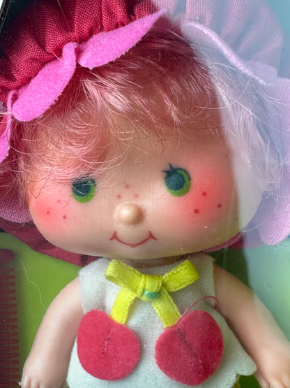 1982 Kenner Strawberry Shortcake Cherry Cuddler with Gooseberry Doll NRFB Sealed *Berry Vault*