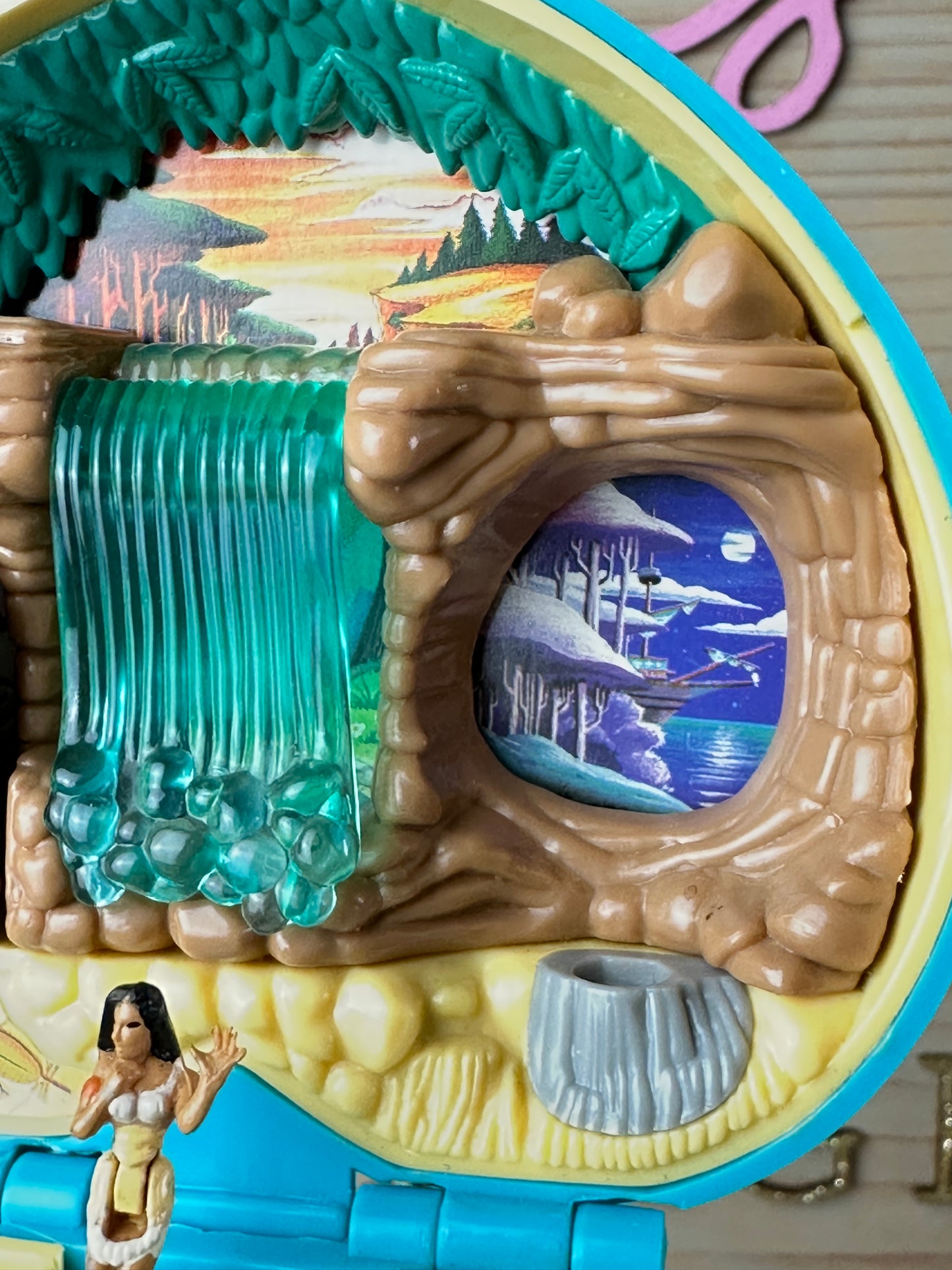 1995 Bluebird Polly Pocket Disney Pocahontas Playset