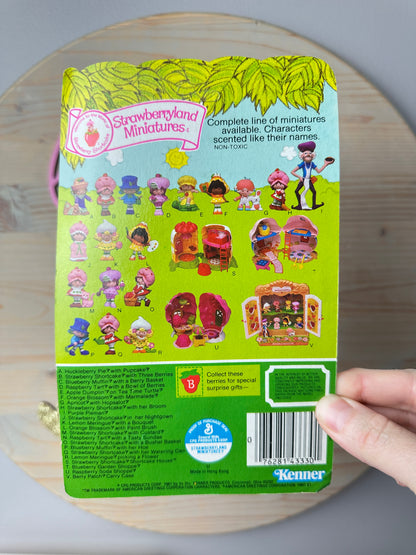 1981 Kenner Strawberry Shortcake with Three Berries Miniature Figure MOC