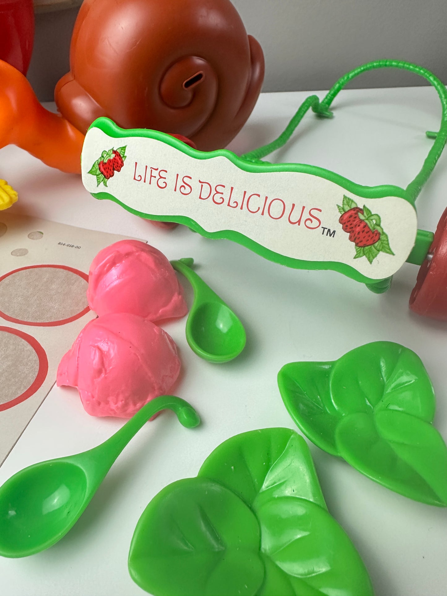 1981 Kenner Strawberry Shortcake Snail Cart Doll Playset *Berry Vault*