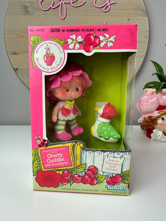 1982 Kenner Strawberry Shortcake Cherry Cuddler with Gooseberry Doll NRFB Sealed *Berry Vault*