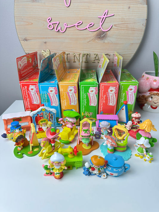 1983 Kenner Strawberry Shortcake Deluxe Miniature Sets [Sold Separately] *Berry Vault^