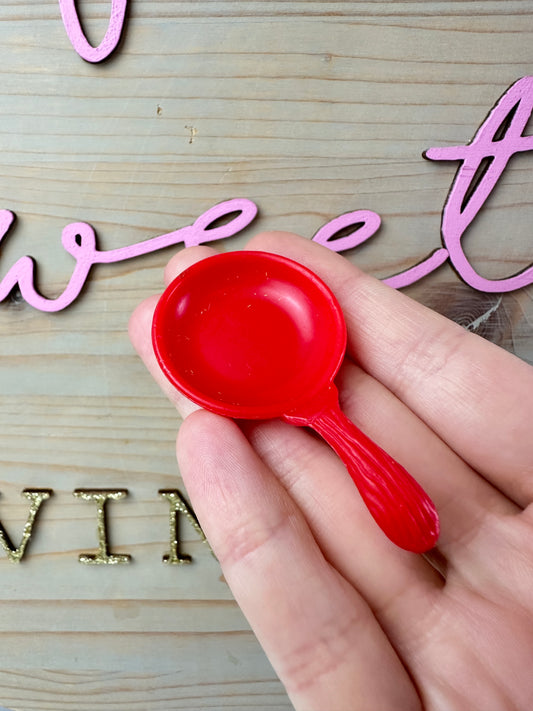 1983 Kenner Strawberry Shortcake Berry Happy Home Red Kitchen Frying Pan