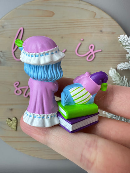 1984 Kenner Strawberry Shortcake Plum Puddin' Reading to Elderberry Mini PVC Figure *Berry Vault*