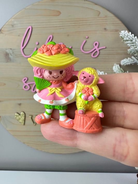 1984 Kenner Strawberry Shortcake Peach Blush with Melonie Belle with a Fan Mini PVC Figure *Berry Vault*