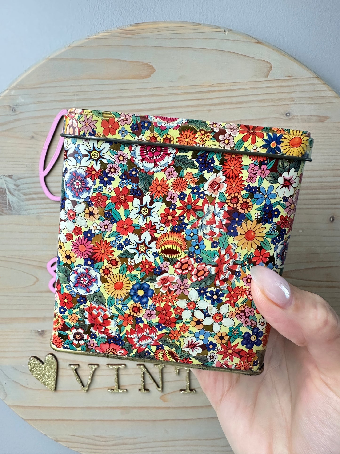 60s/70s Daher Floral Hinged Tin [England]