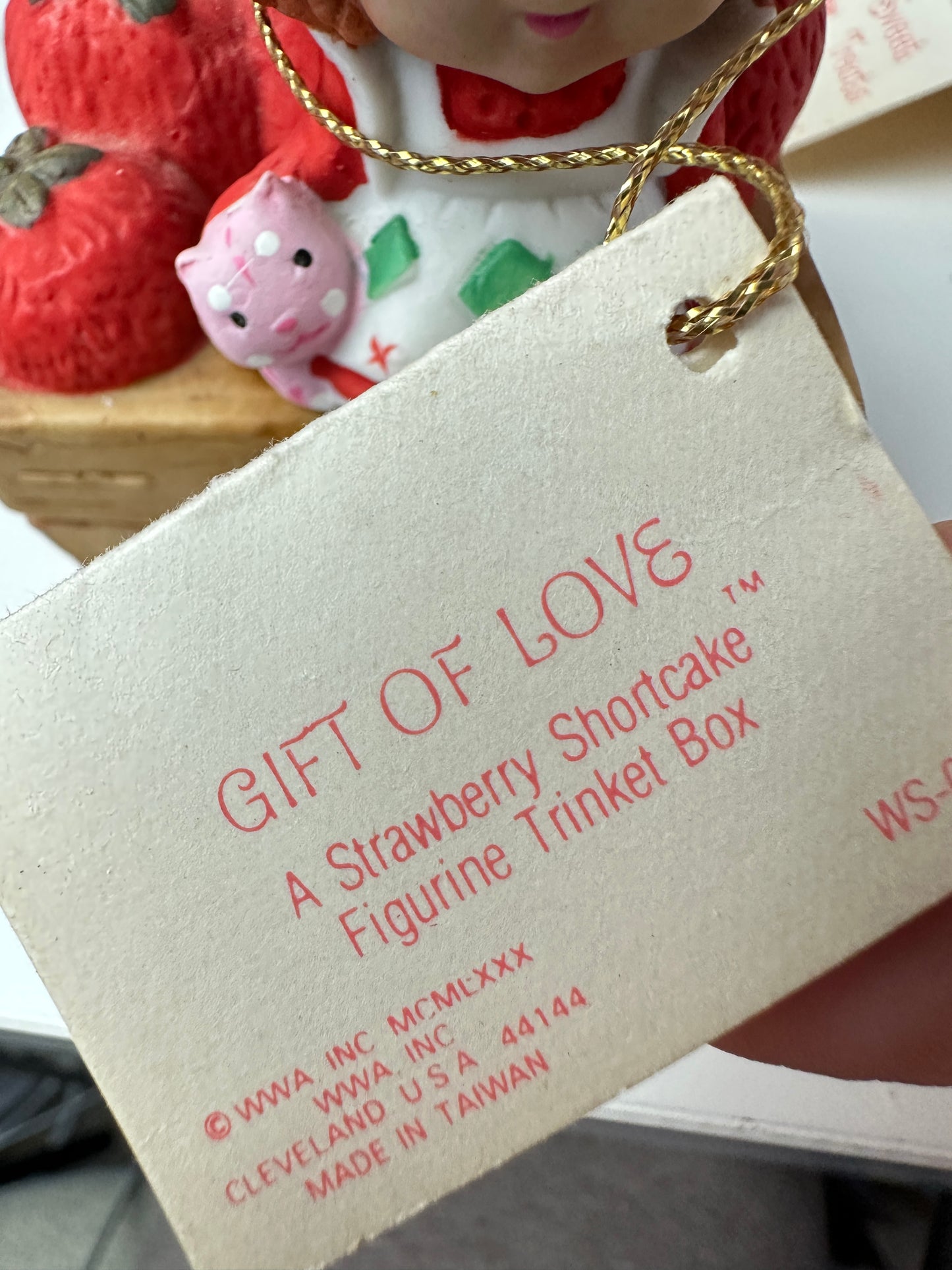 1980s Strawberry Shortcake Designer's Collection Porcelain Figurine Trinket Box "Gift of Love" with Tag