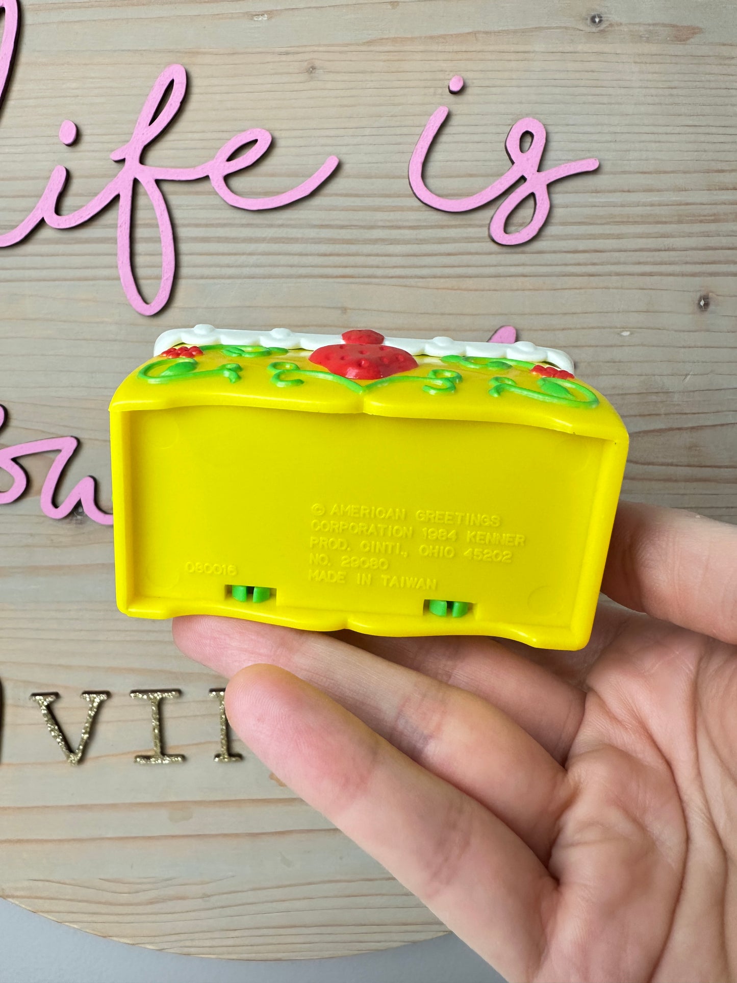 1985 Kenner Strawberry Shortcake Berry Happy Home Berry Fancy Fun Foom Furniture - Toy Box