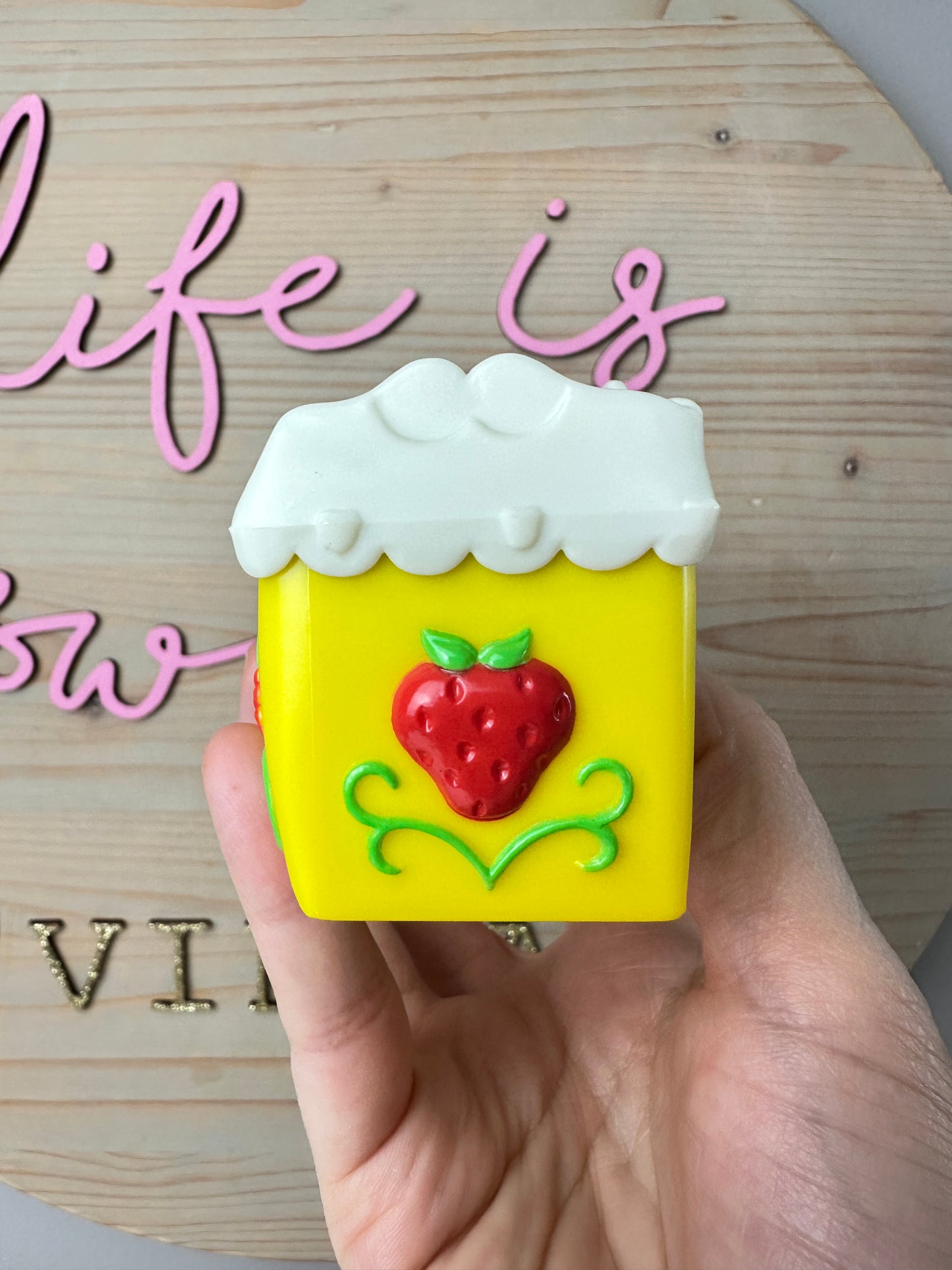 1985 Kenner Strawberry Shortcake Berry Happy Home Berry Fancy Fun Foom Furniture - Toy Box