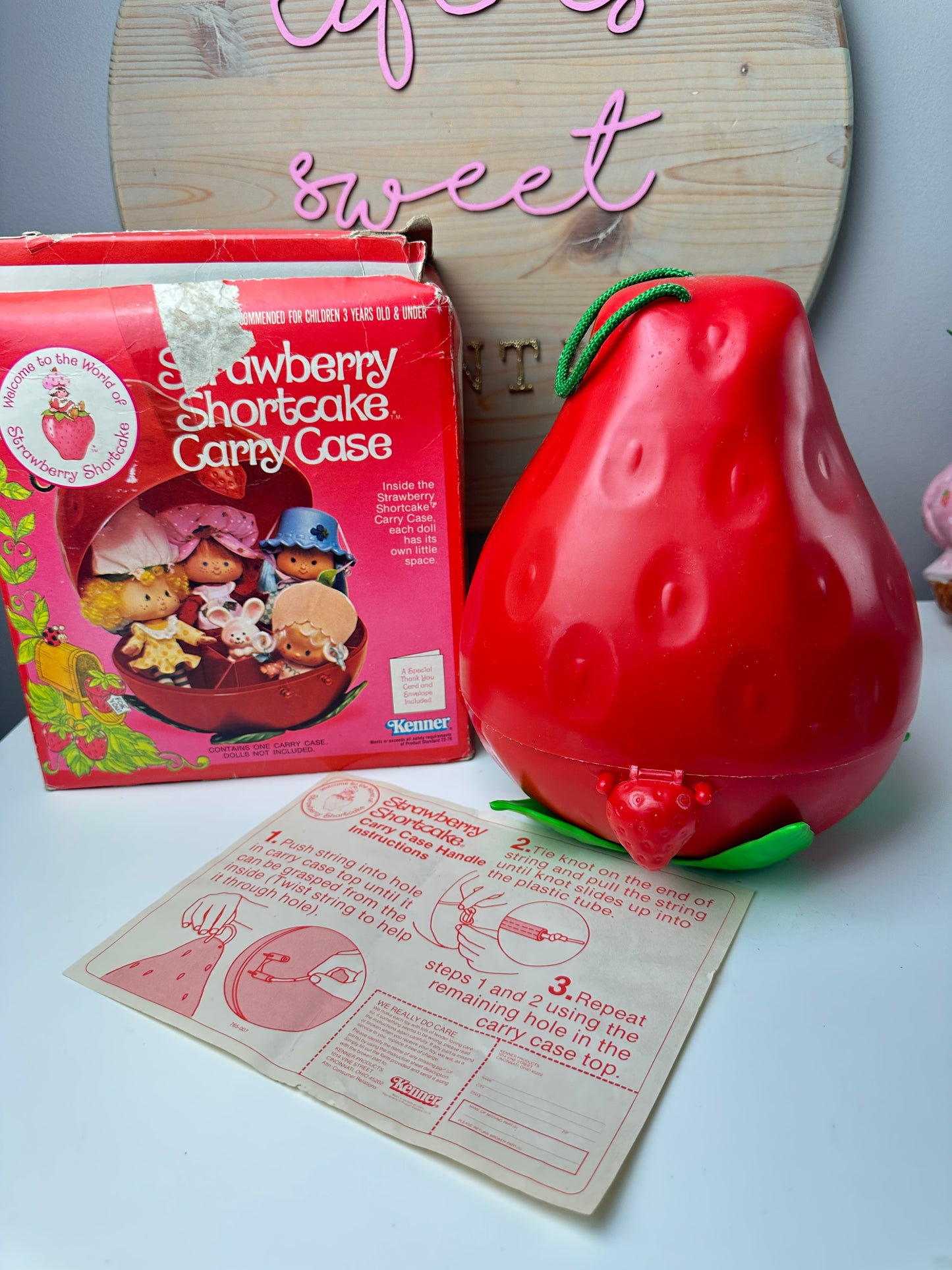 1980 Kenner Strawberry Shortcake Strawberry Shaped Doll Carry Case MIB