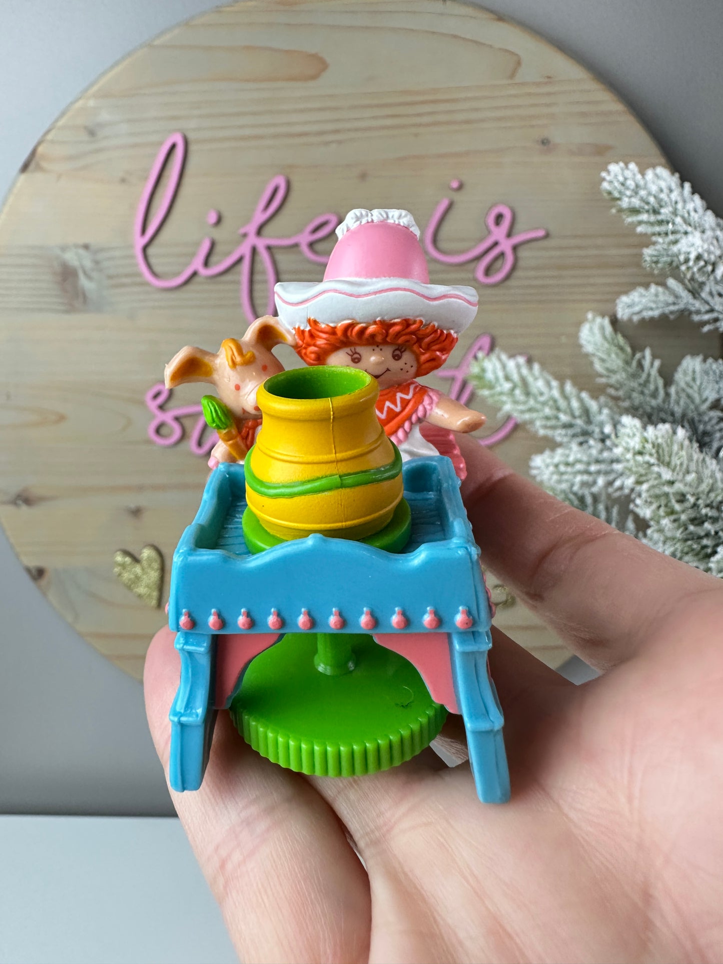 1984 Kenner Strawberry Shortcake Cafe Ole with Burrito at a Pottery Wheel Deluxe Miniature *Berry Vault*