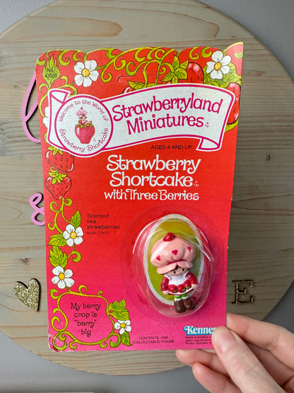 1981 Kenner Strawberry Shortcake with Three Berries Miniature Figure MOC