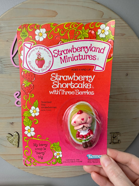 1981 Kenner Strawberry Shortcake with Three Berries Miniature Figure MOC