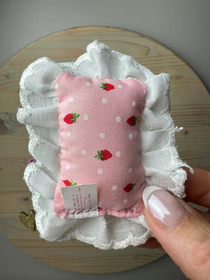 1983 Kenner Strawberry Shortcake Berry Happy Home Bedroom Bed Pillow