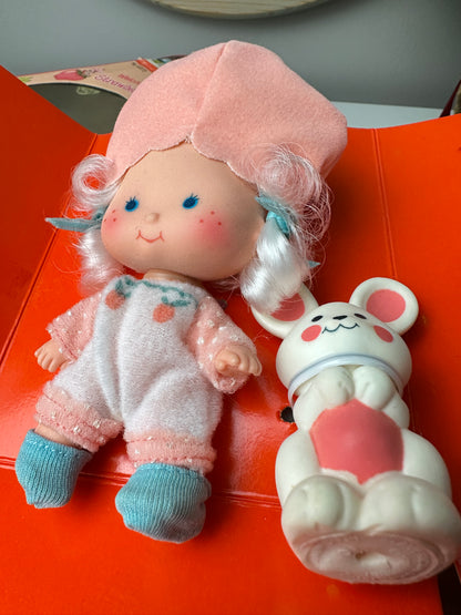 1980 Kenner Strawberry Shortcake Apricot with Hopsalot Doll MIB