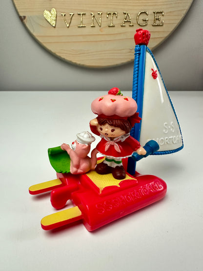 1983 Kenner Strawberry Shortcake with Custard on a Sailboat Deluxe Miniature Set