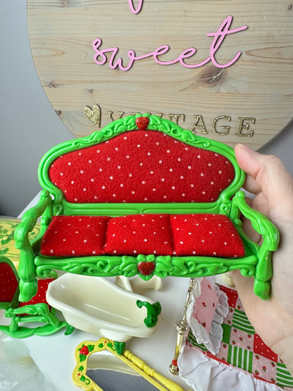 1983 Kenner Strawberry Shortcake Berry Happy Home Furniture *Berry Vault*