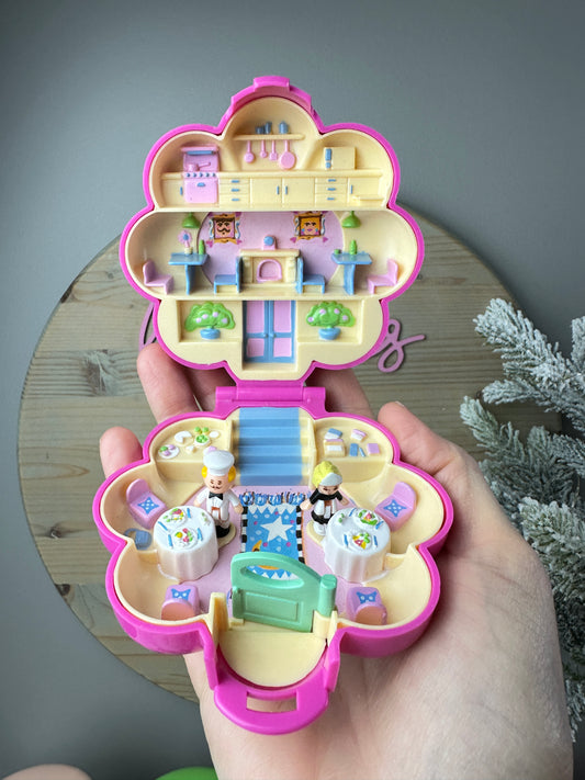 1990 Bluebird Toys Polly Pocket Mr. Fry's Complete