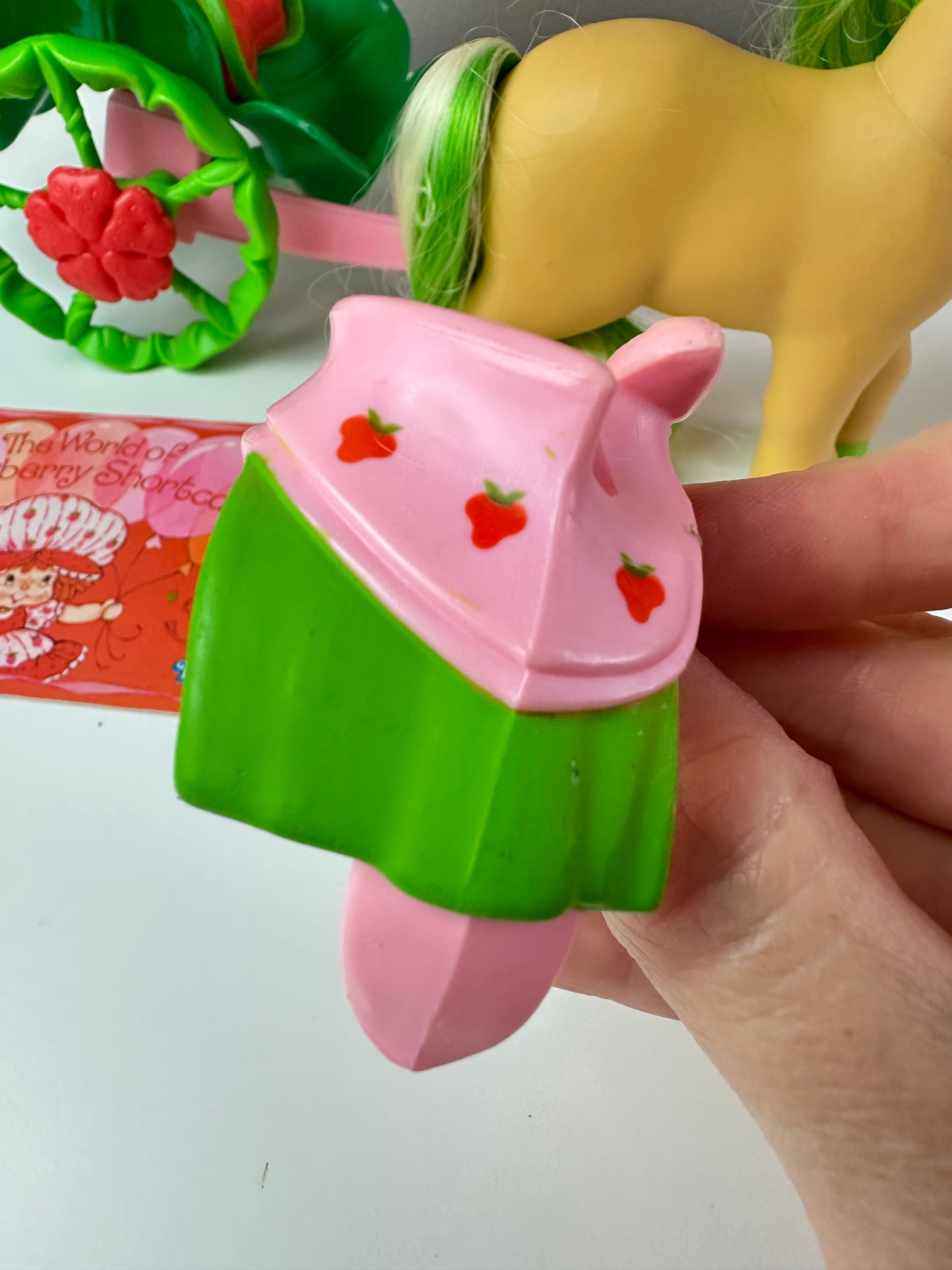 1984 Kenner Strawberry Shortcake Maple Stirrup & The Oatsmobile Playset *Berry Vault*