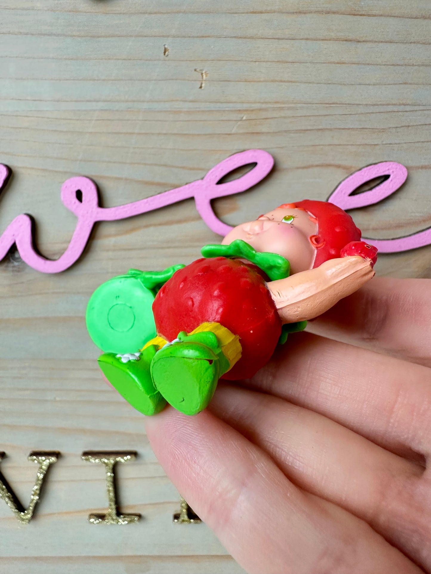 1985 Kenner Strawberry Shortcake Berrykin Critter [Full Pouch, Faint Scent]