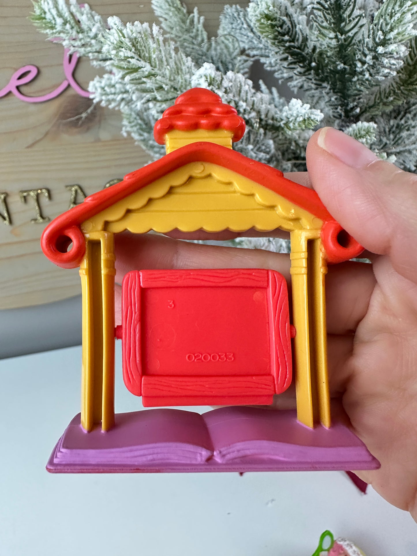 1984 Kenner Strawberry Shortcake Plum Puddin' with Elderberry at a Blackboard Deluxe Mini PVC Figure *Berry Vault*