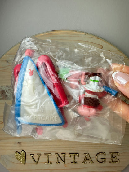 1983 Kenner Strawberry Shortcake with Custard on a Sailboat Deluxe Miniature MIP