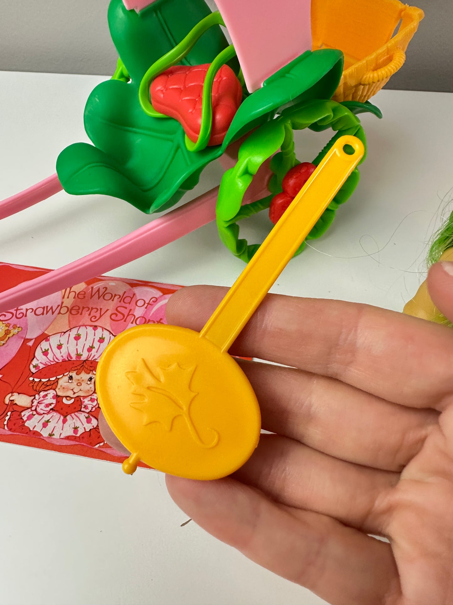 1984 Kenner Strawberry Shortcake Maple Stirrup & The Oatsmobile Playset *Berry Vault*