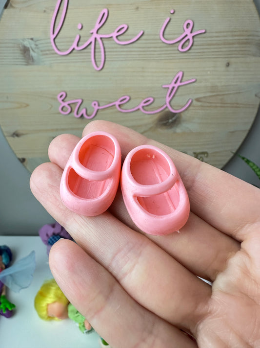 1984 Kenner Strawberry Shortcake Cafe Ole Party Pleaser Doll Shoes