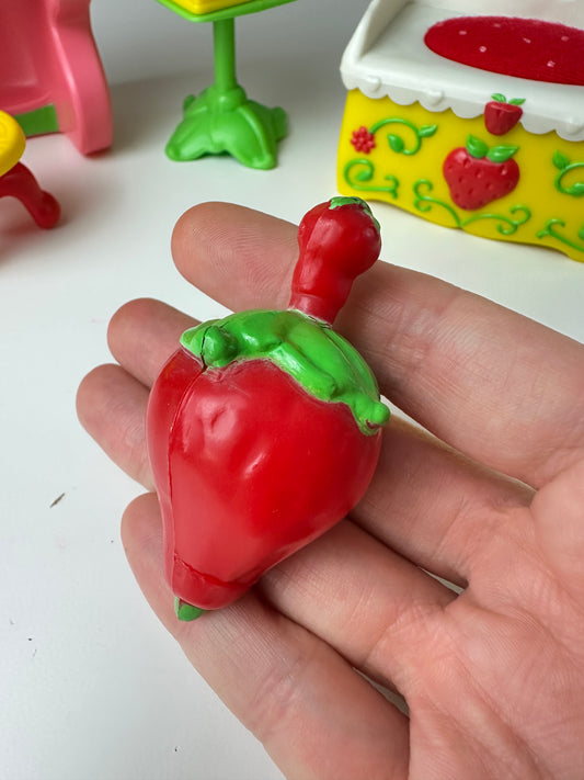 1985 Kenner Strawberry Shortcake Berry Happy Home Berry Fancy Fun Foom Furniture - Spinning Top