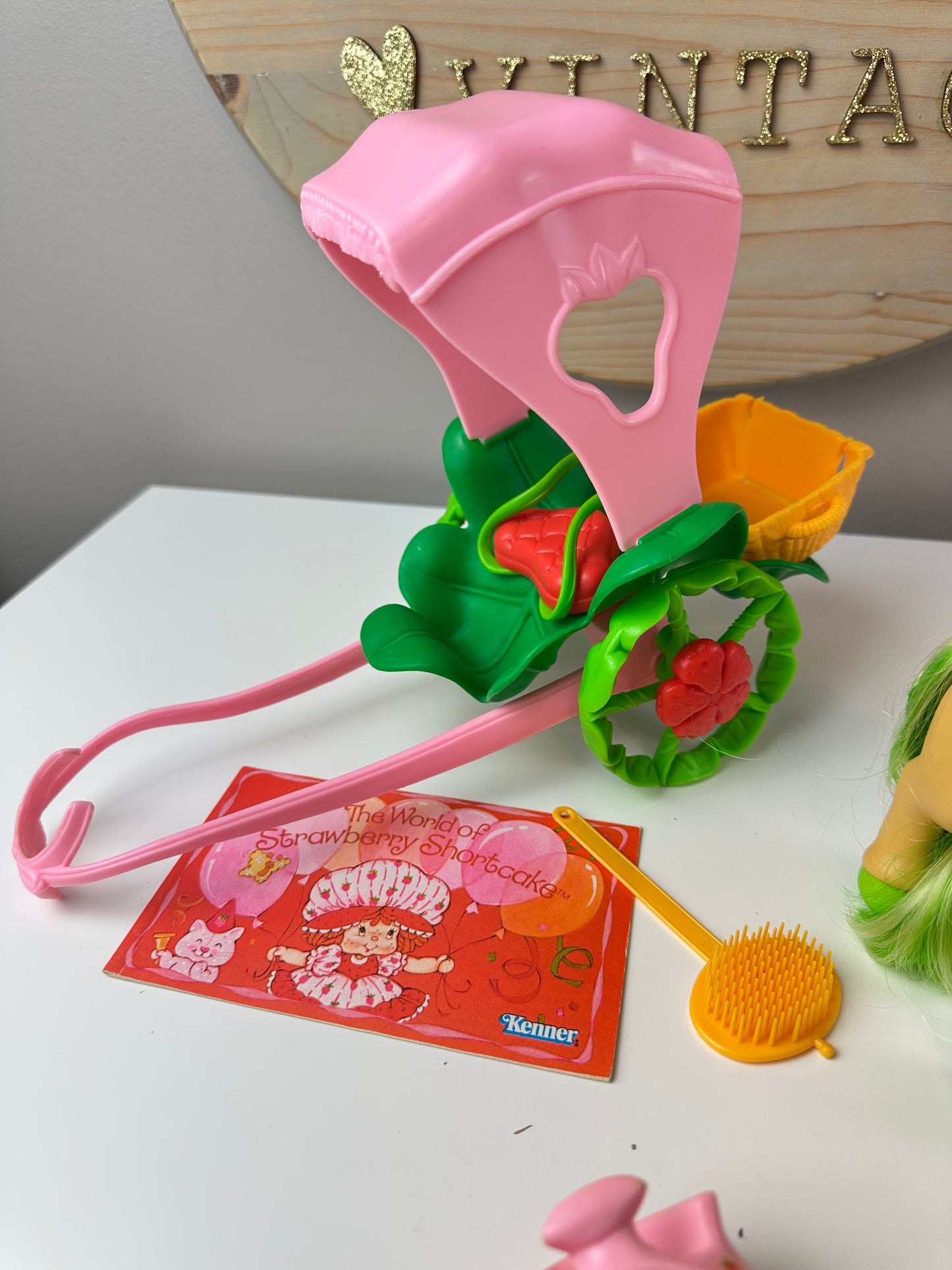 1984 Kenner Strawberry Shortcake Maple Stirrup & The Oatsmobile Playset *Berry Vault*