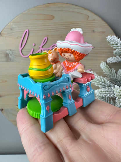 1984 Kenner Strawberry Shortcake Cafe Ole with Burrito at a Pottery Wheel Deluxe Miniature *Berry Vault*