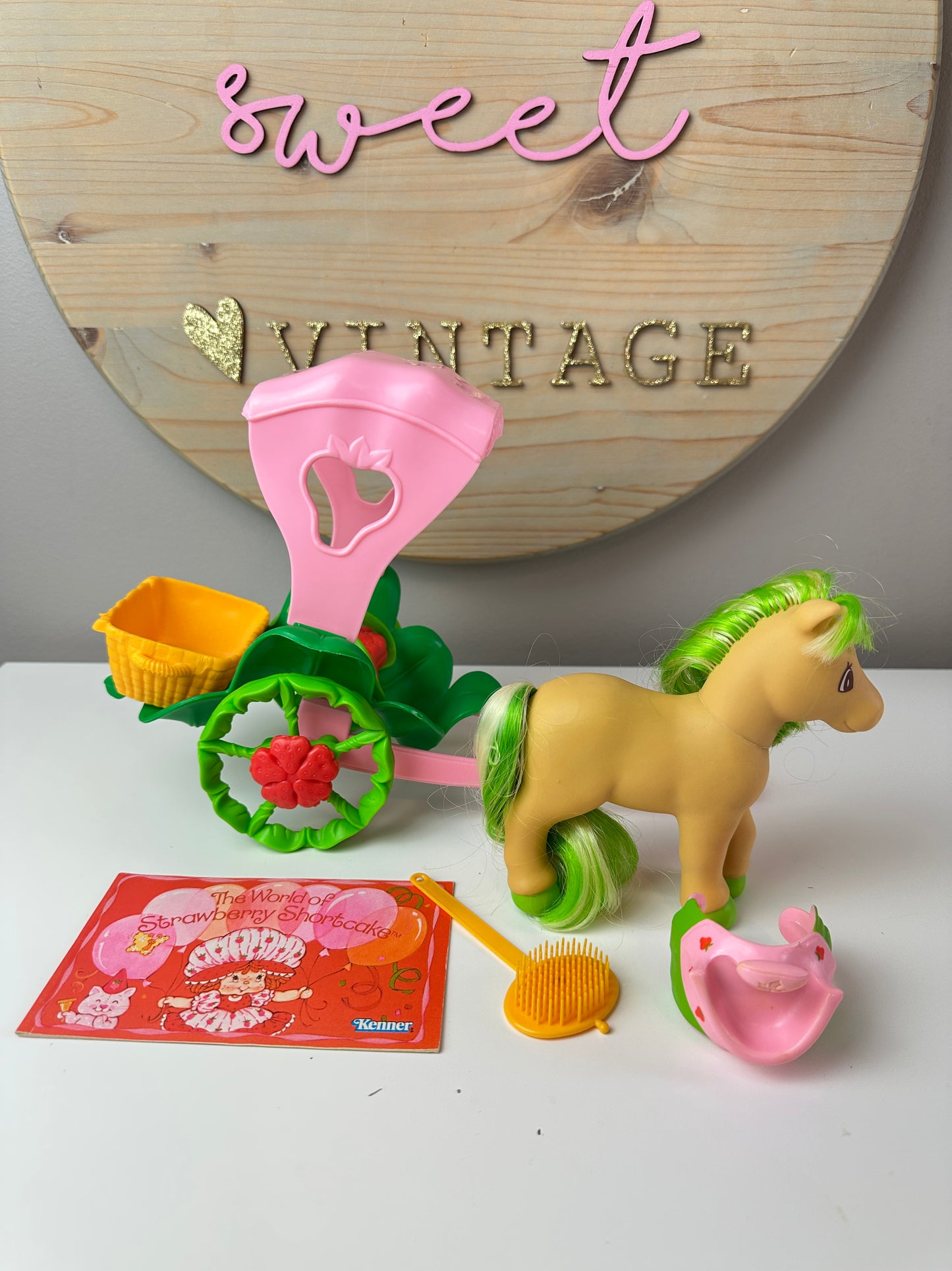 1984 Kenner Strawberry Shortcake Maple Stirrup & The Oatsmobile Playset *Berry Vault*