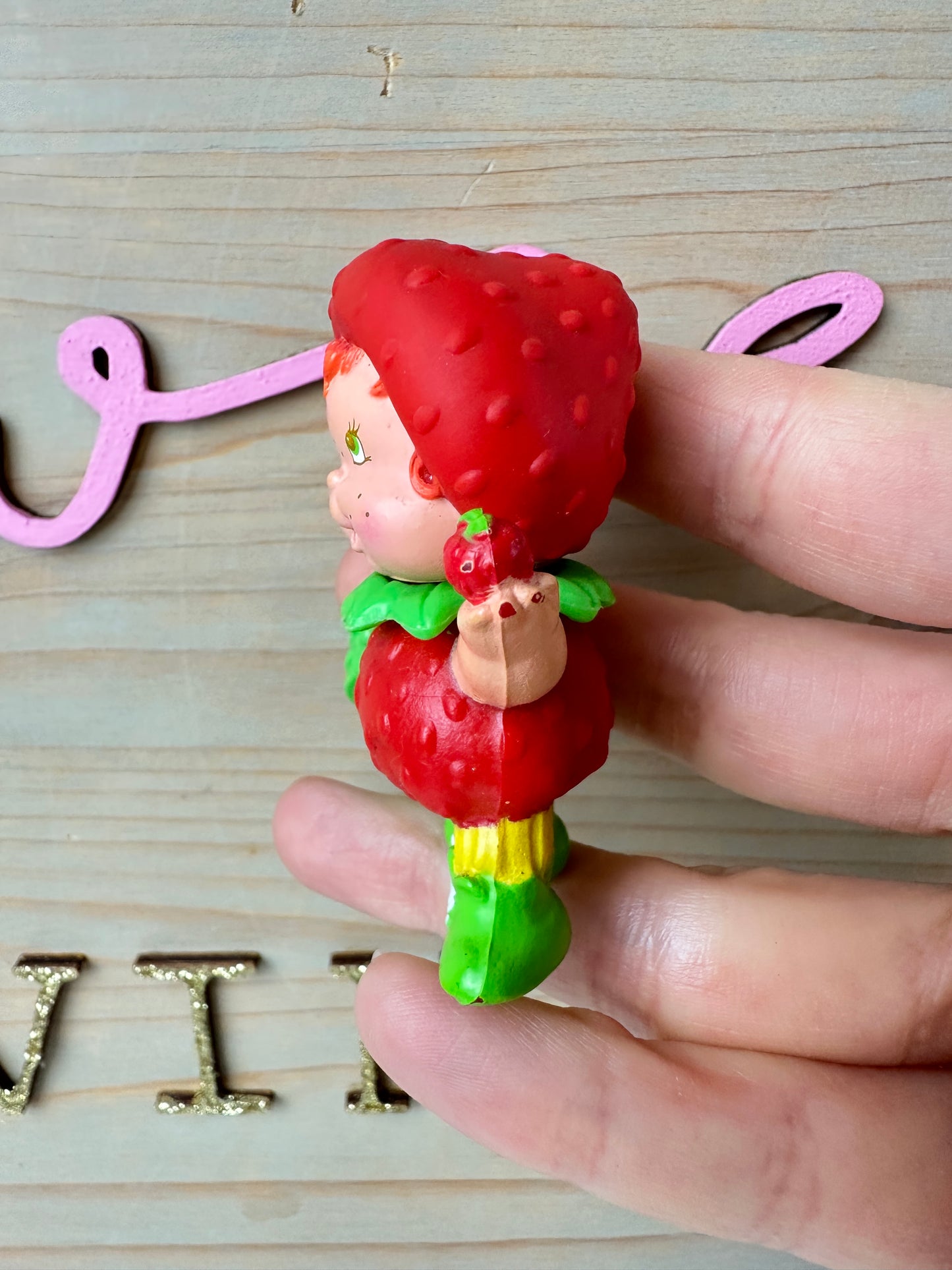 1985 Kenner Strawberry Shortcake Berrykin Critter [Full Pouch, Faint Scent]