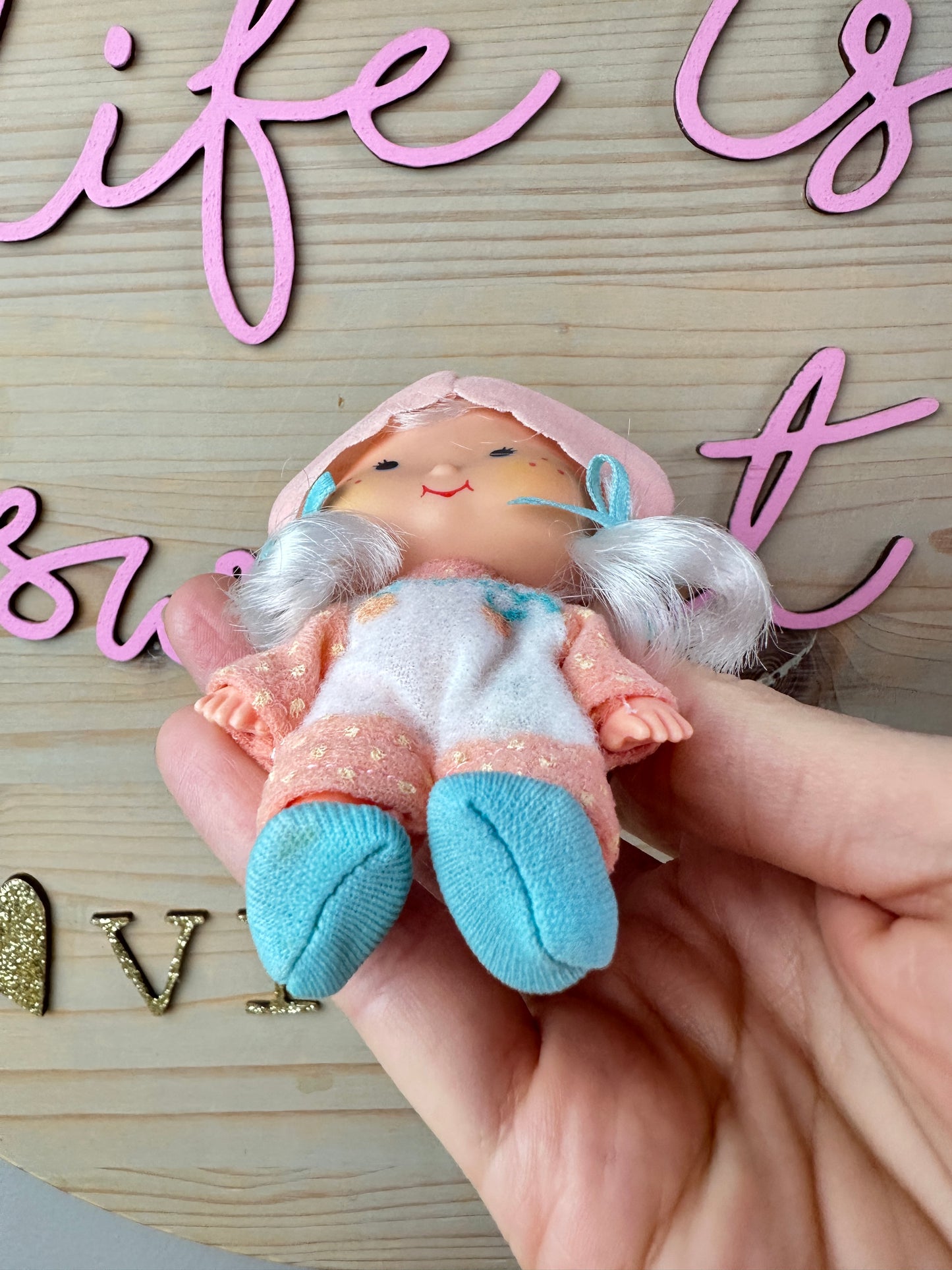 1982 Kenner Strawberry Shortcake Apricot with Hopsalot *Berry Vault*