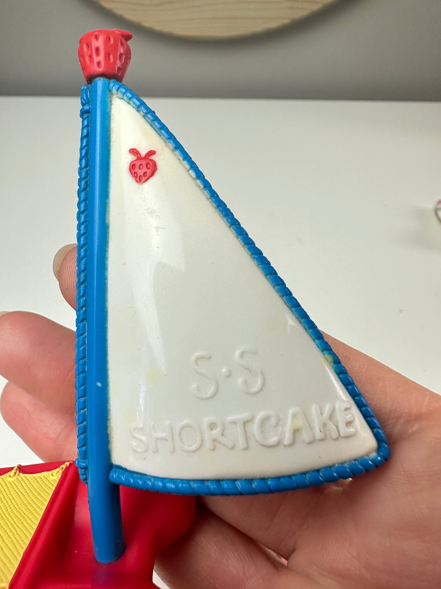 1983 Kenner Strawberry Shortcake with Custard on a Sailboat Deluxe Miniature Set