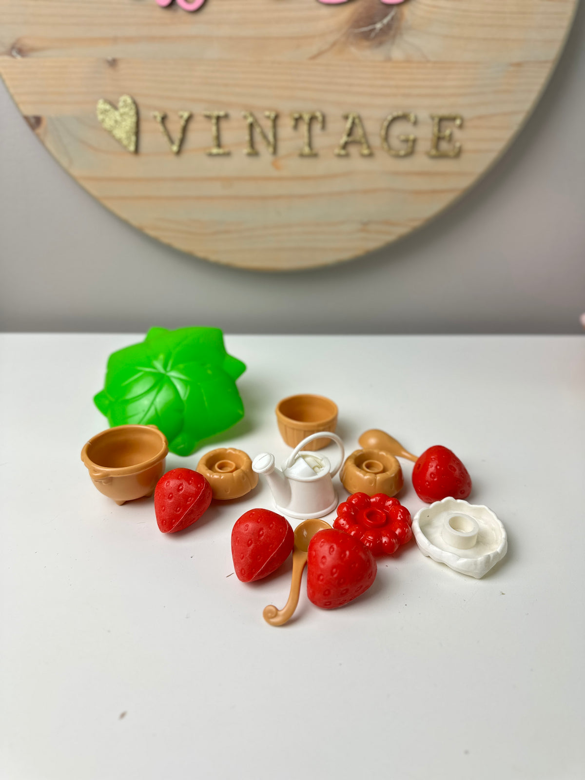 1980 Kenner Strawberry Shortcake Berry Bake Shoppe Accessories Lot