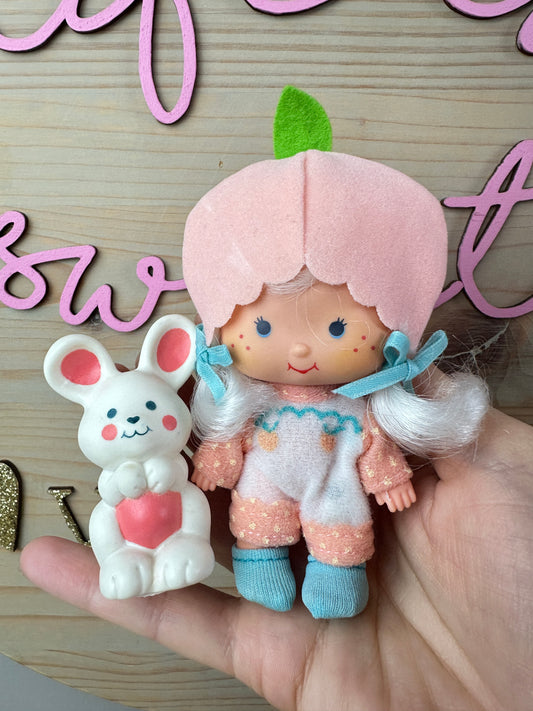 1982 Kenner Strawberry Shortcake Apricot with Hopsalot *Berry Vault*
