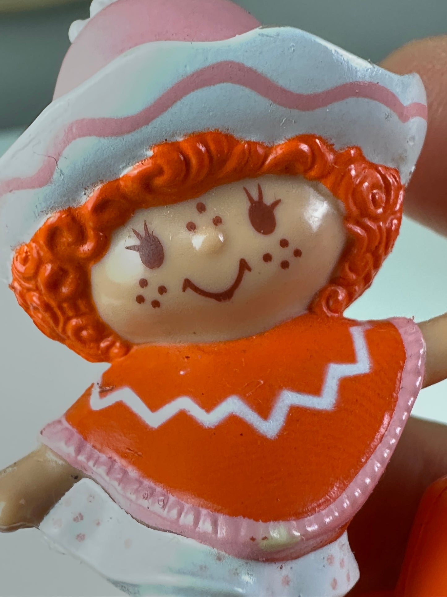 1984 Kenner Strawberry Shortcake Cafe Ole Dancing Around a Hat with Burrito Mini PVC Figure *Berry Vault*